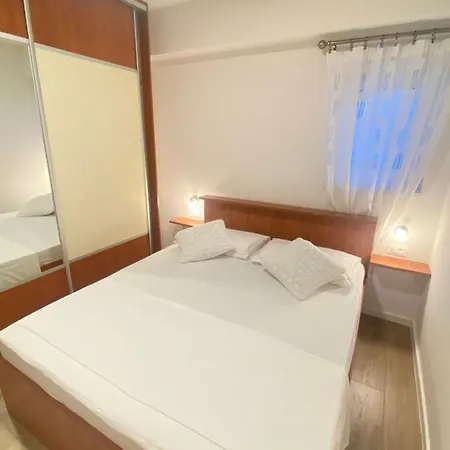 Lana Apartment *