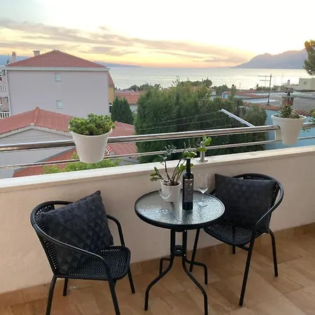 Lana Apartman *