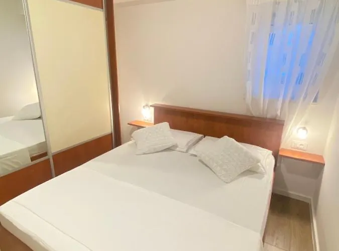 Lana Apartman *